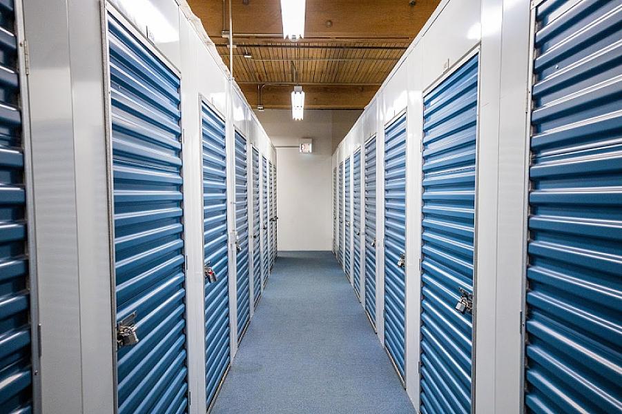 East Bank Storage- 35th & Racine